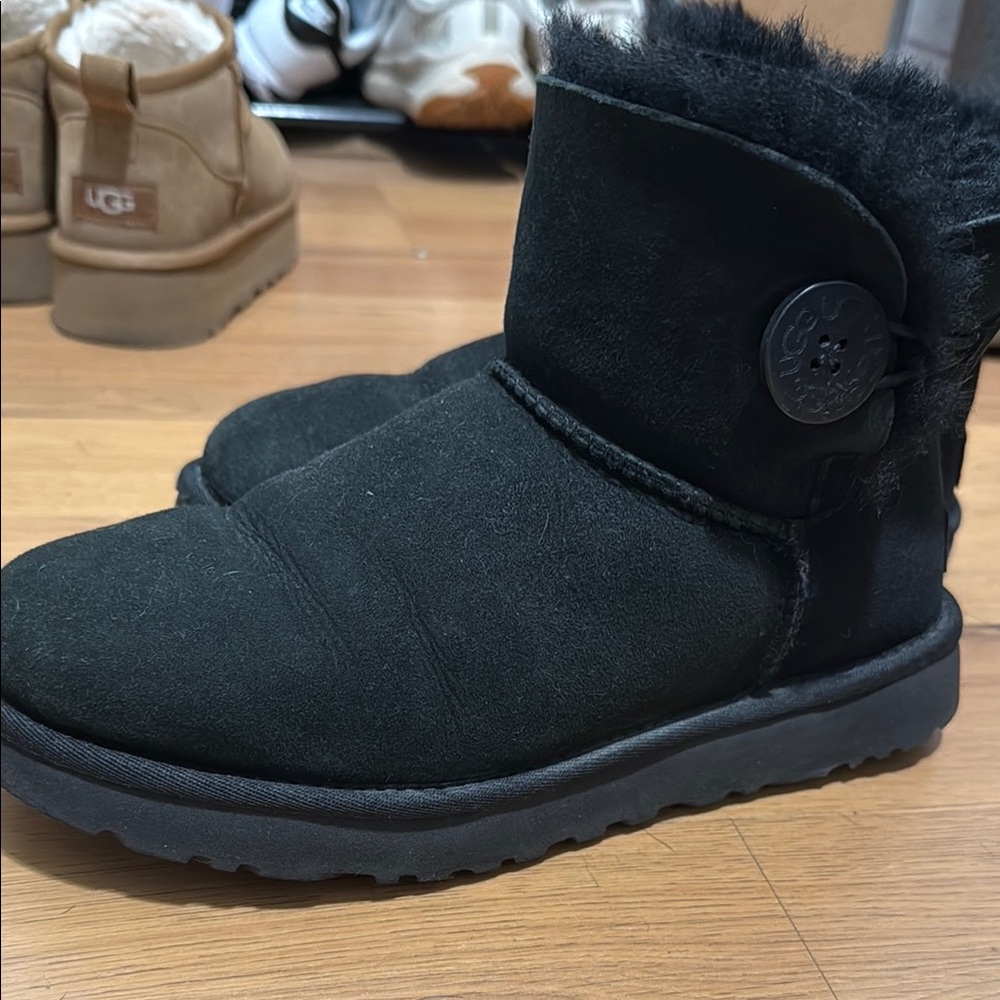 UGG Women's Mini Bailey Button